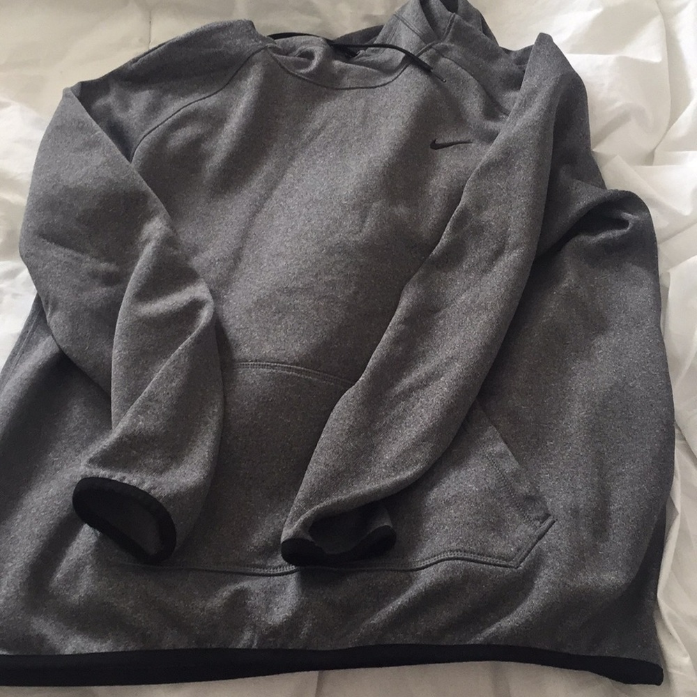 Nike therma fit hooded sweater